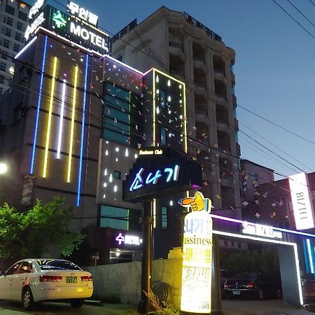 Subiztel Motell Pohang Exteriör bild